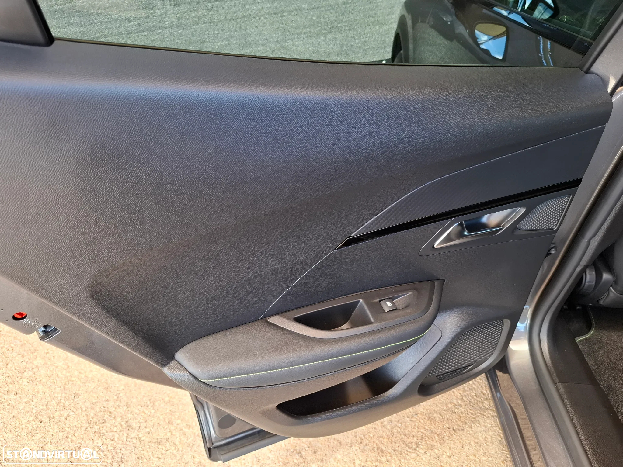 Peugeot 2008 1.2 PureTech GT Line EAT8 - 29
