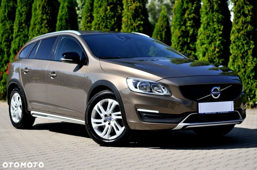 Volvo V60 Cross Country D3 Drive-E Momentum - 1