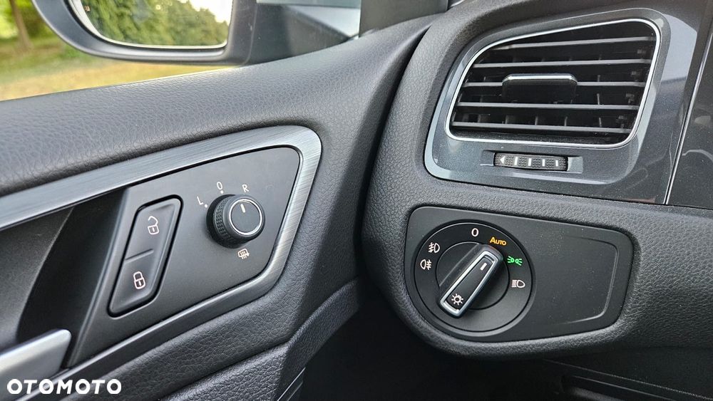 Volkswagen Golf - 21