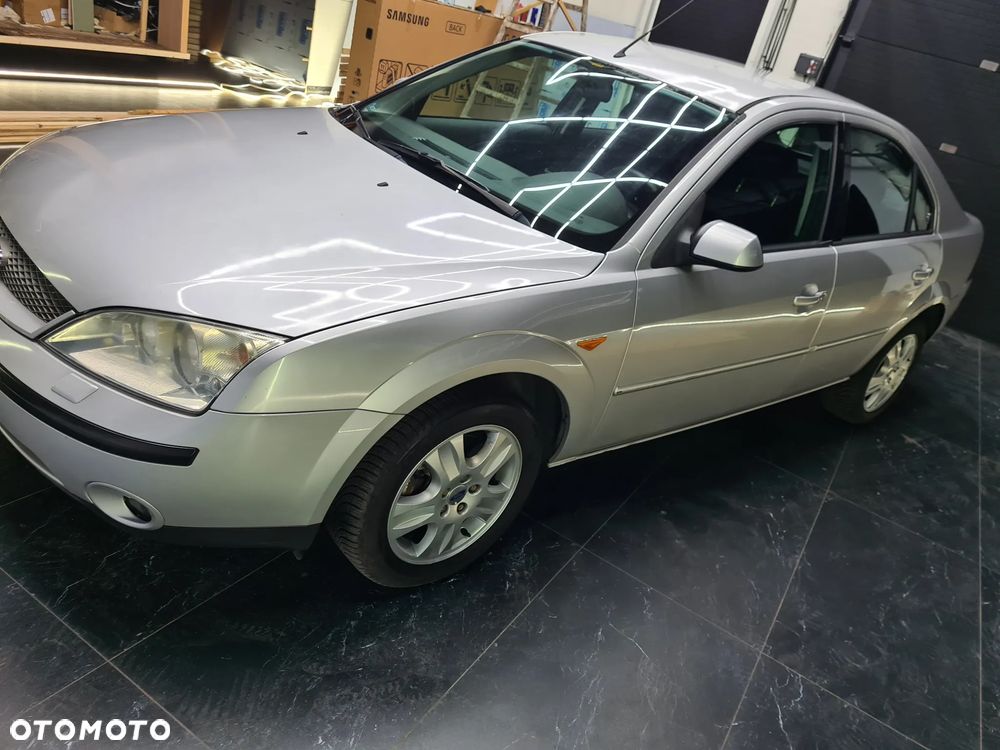 Ford Mondeo 1.8 Ghia X - 16
