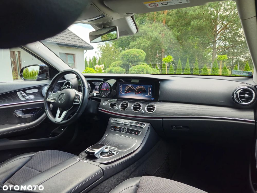 Mercedes-Benz Klasa E 220 d 4-Matic Business Edition 9G-TRONIC - 12