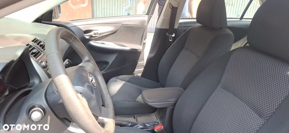 Toyota Corolla 1.6 Premium - 9