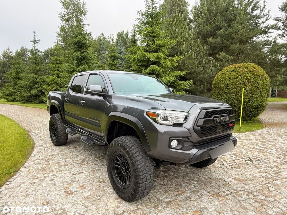 Toyota Tacoma - 4
