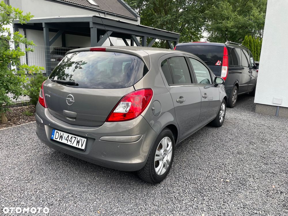 Opel Corsa 1.4 16V Cosmo - 3