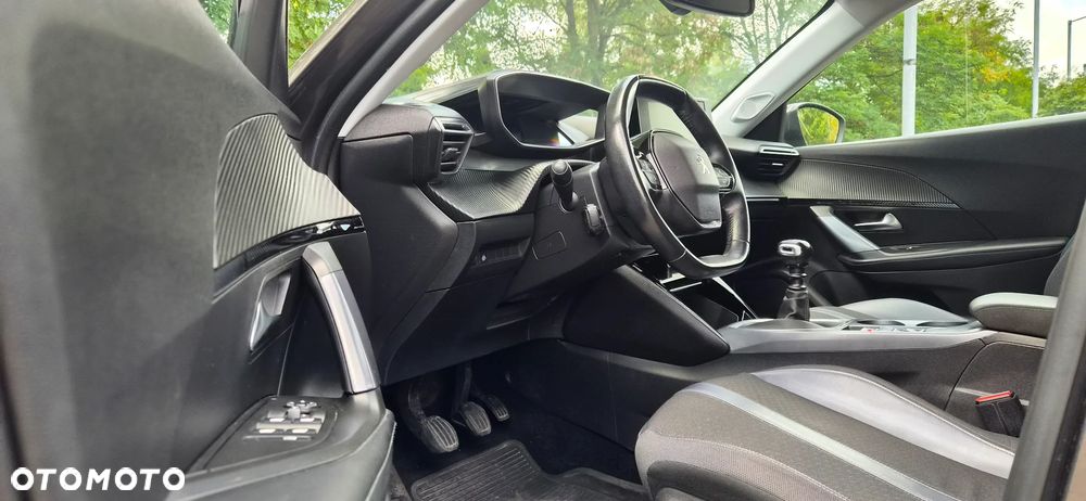 Peugeot 2008 1.5 BlueHDi Allure S&S - 19