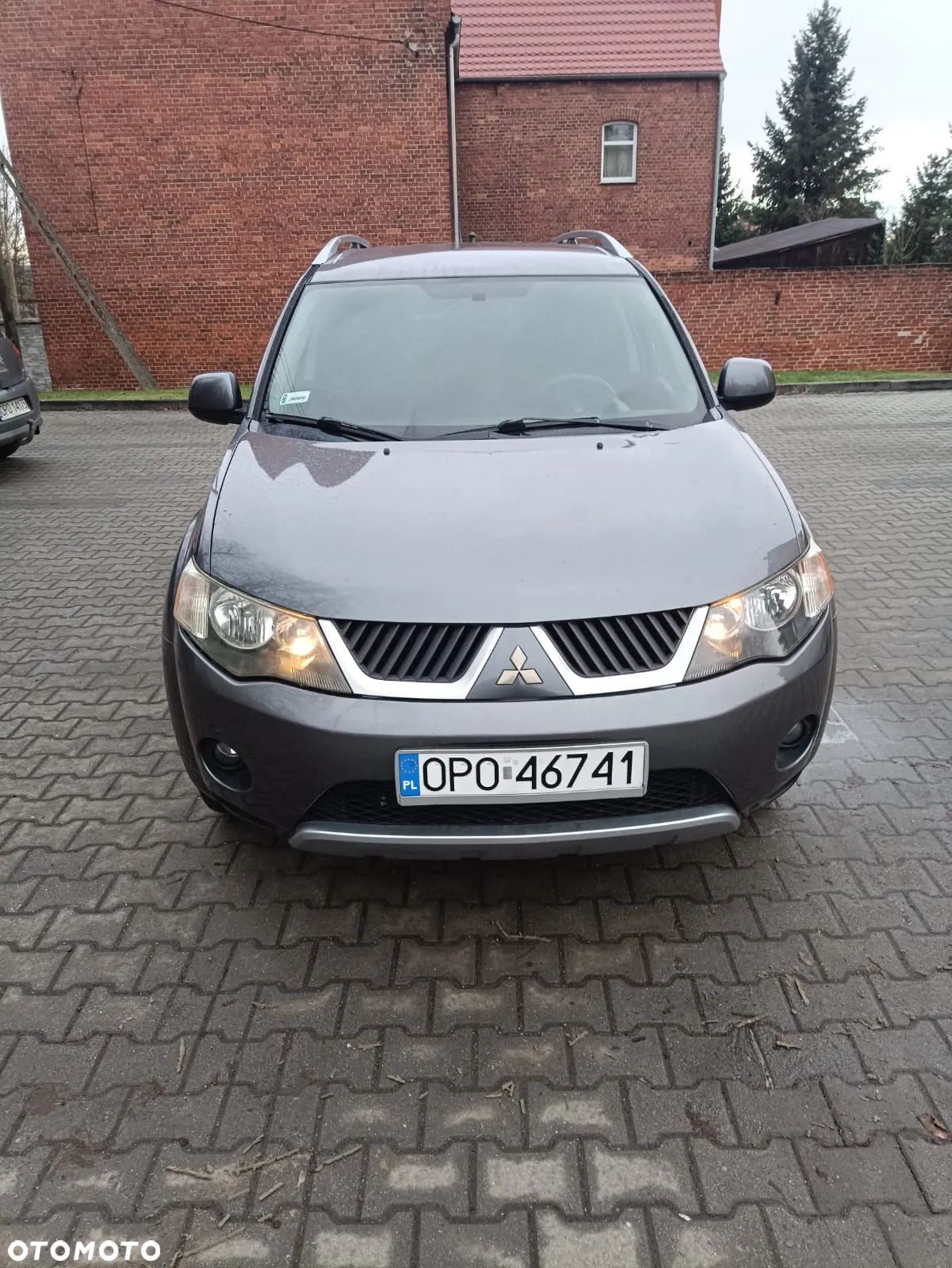 Mitsubishi Outlander - 1