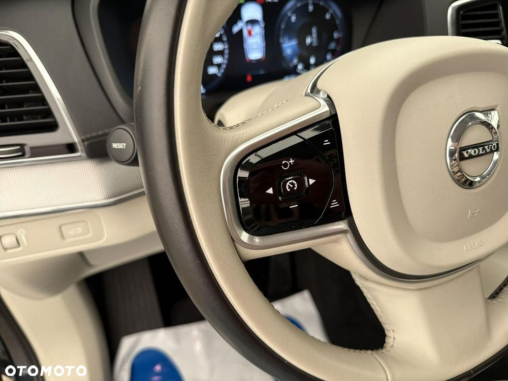 Volvo XC 90 - 22
