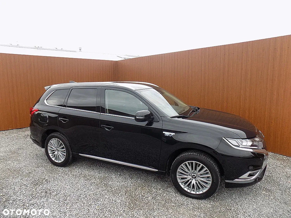 Mitsubishi Outlander 2.4 4WD Plug-In Hybrid Top - 39