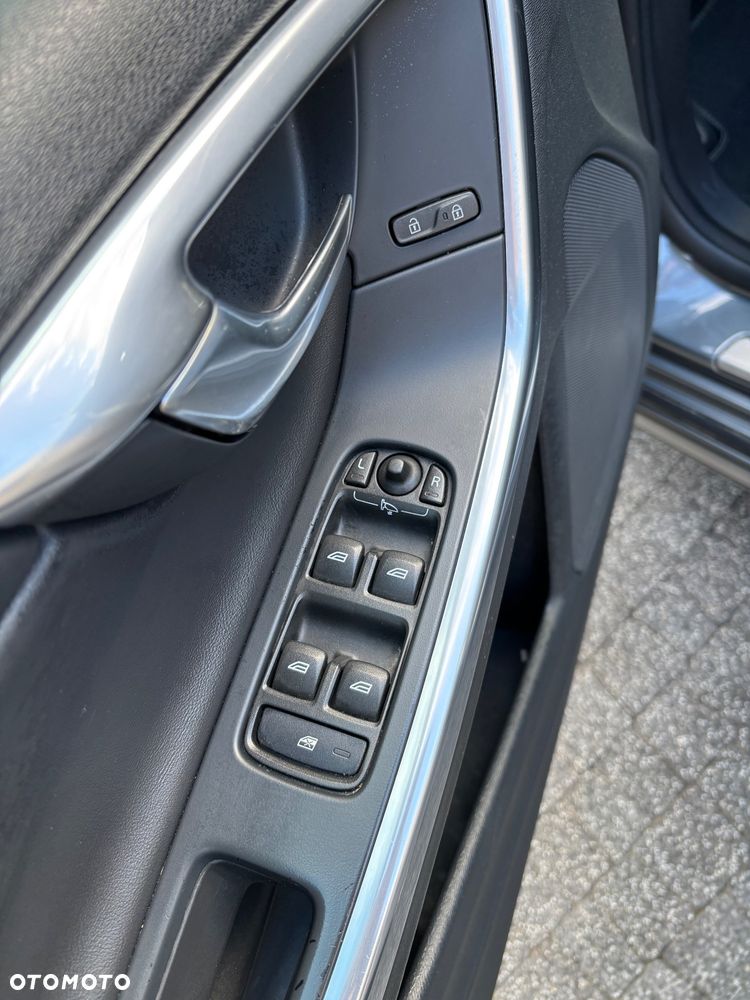 Volvo V60 D5 Geartronic RDesign - 33