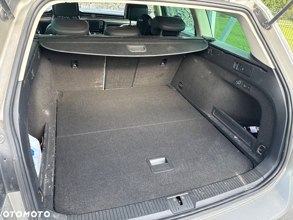 Volkswagen Passat - 8