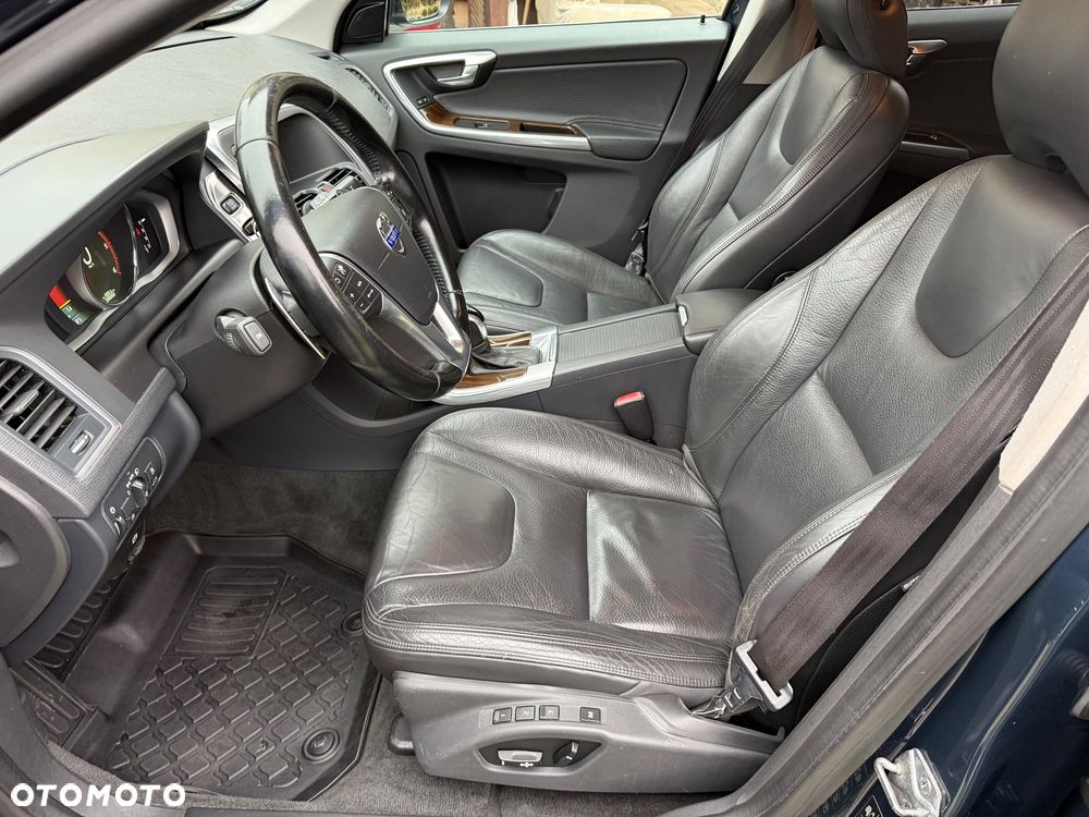 Volvo XC 60 D5 AWD Geartronic Summum - 14