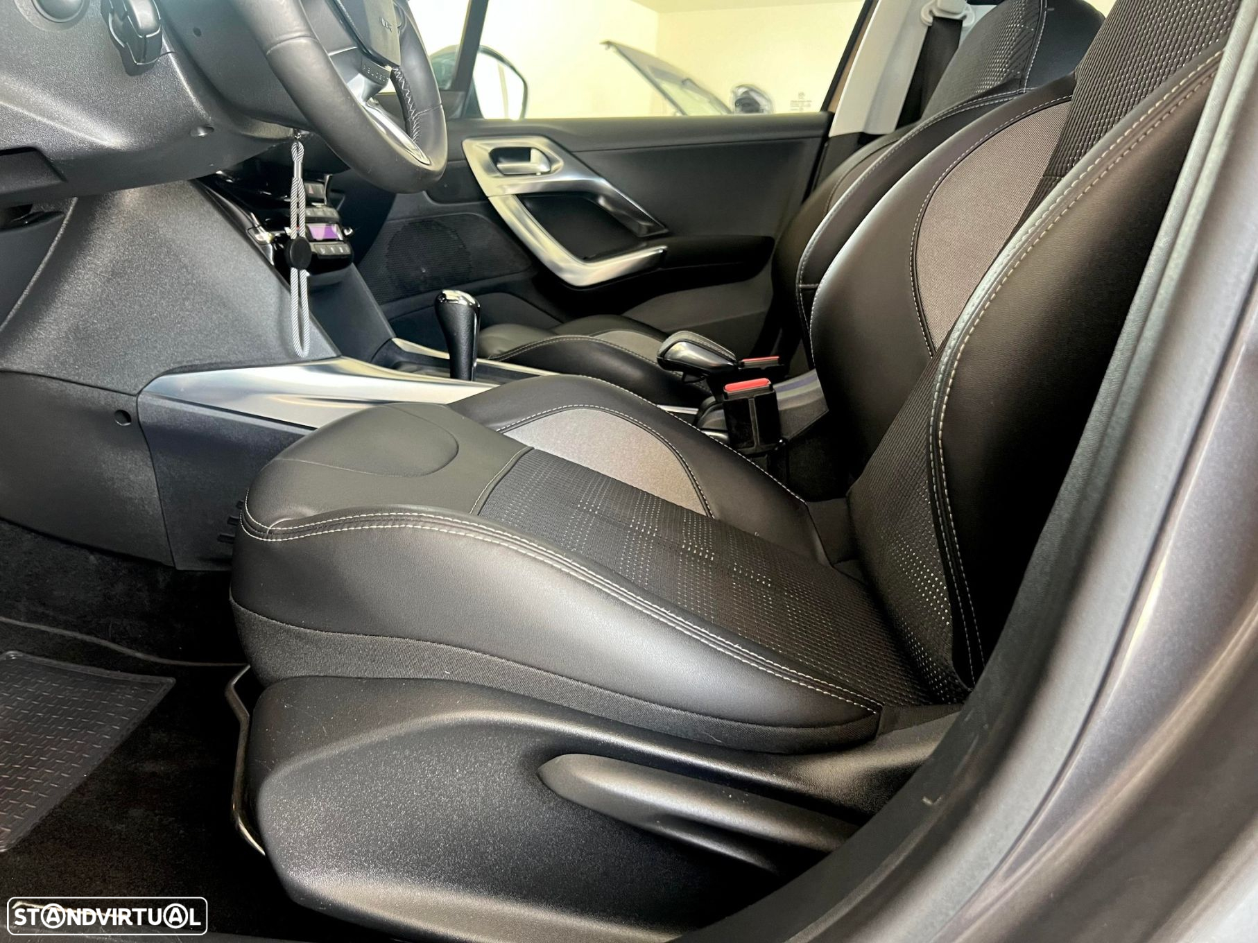 Peugeot 2008 1.6 e-HDi Allure 2-Tronic - 26