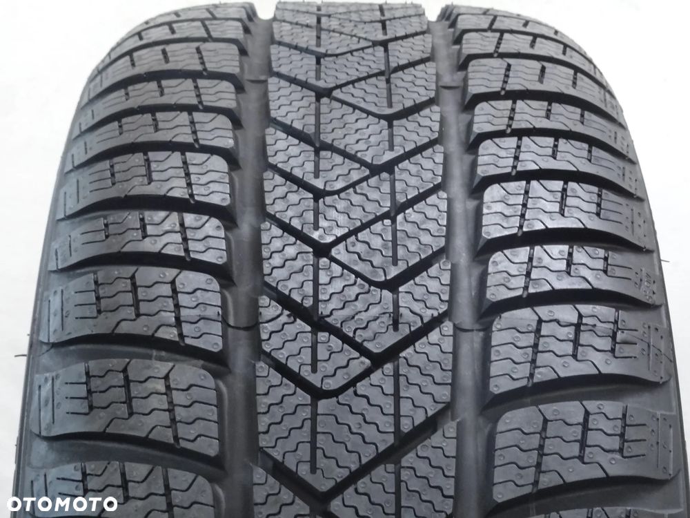 225/50R17 PIRELLI WINTER SOTTOZERO 3 , 7,7mm 2024r B5771 - 1