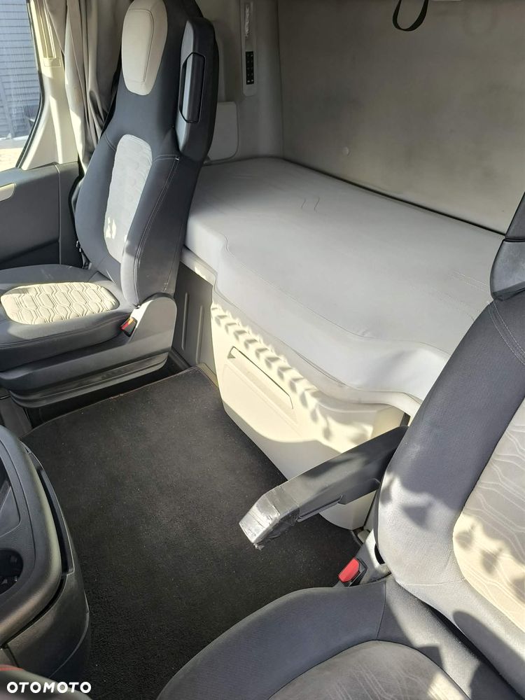 Ford F-Max - 18