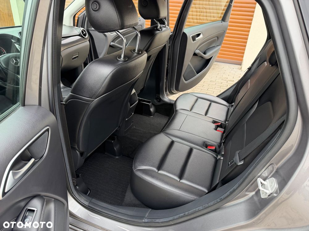 Mercedes-Benz Klasa B 180 7G-DCT Edition - 14
