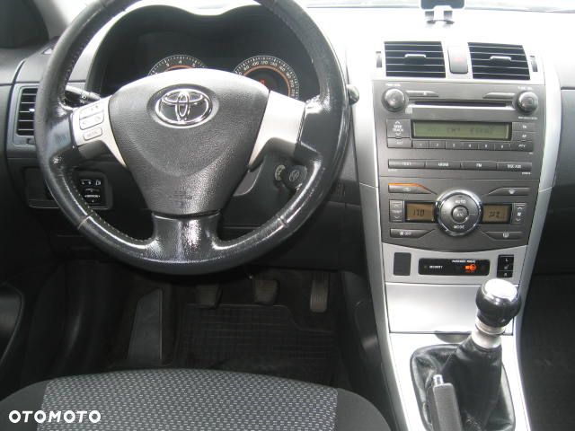 Toyota Corolla 1.6 Luna - 8