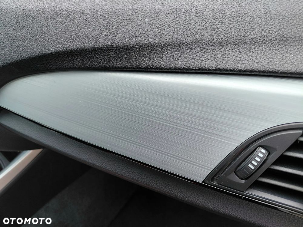 BMW Seria 1 120d Sport-Aut Sport Line - 32