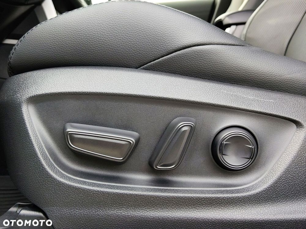 Toyota Corolla Cross 2.0 Hybrid Executive AWD - 19