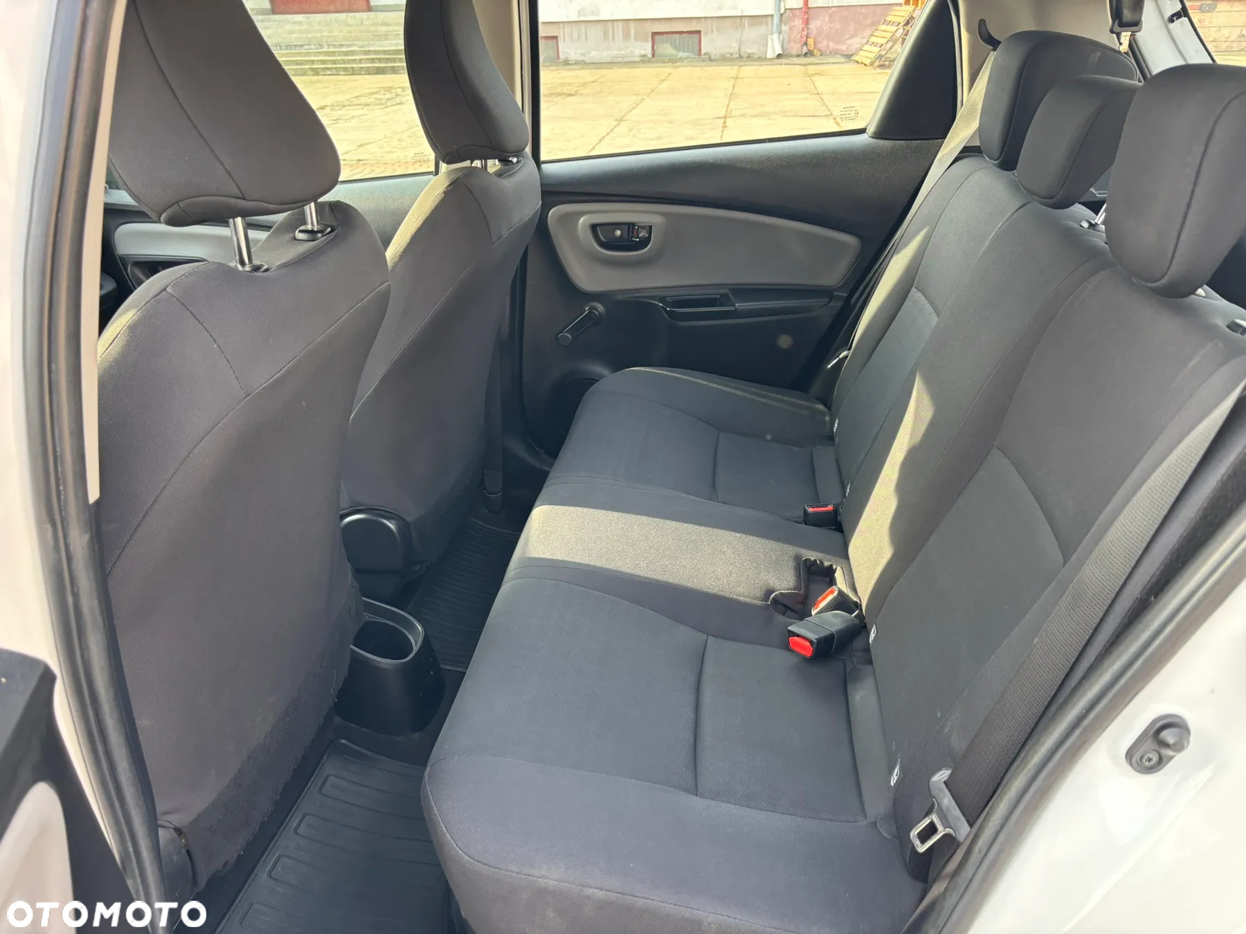 Toyota Yaris Hybrid 100 Premium - 24