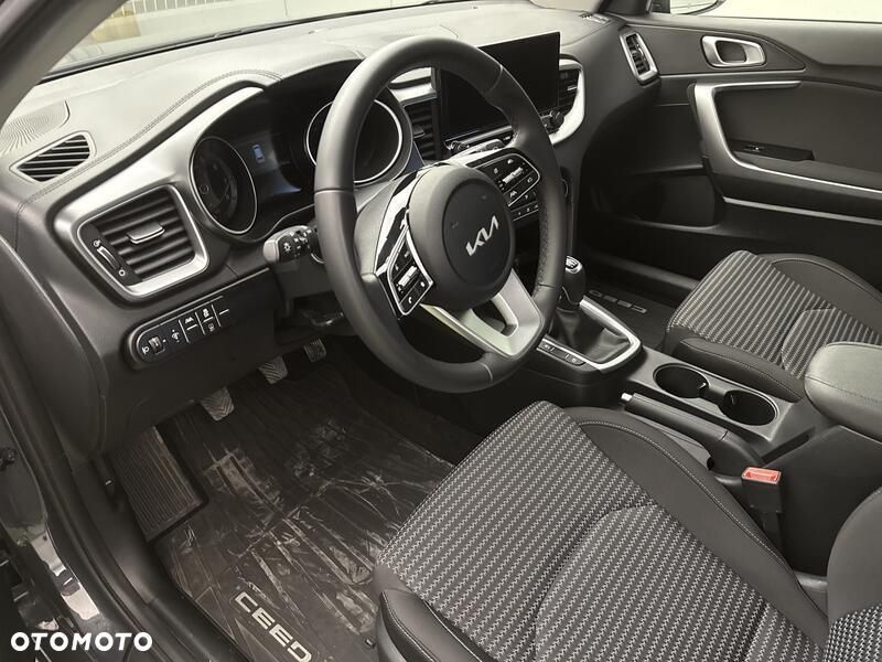 Kia Ceed 1.5 T-GDI M - 10