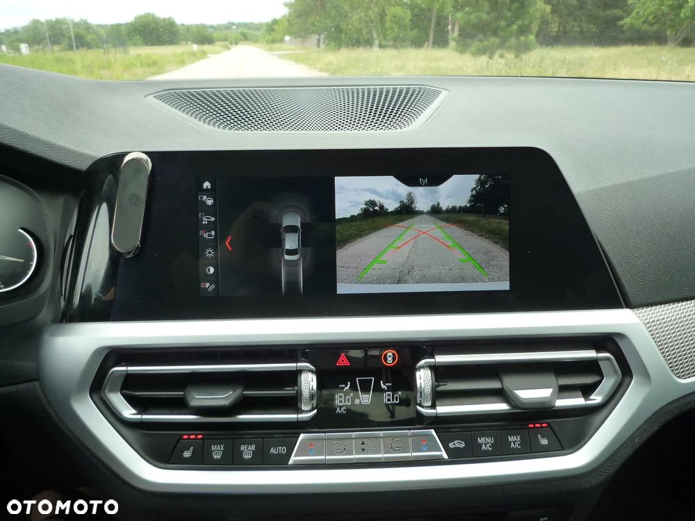 BMW Seria 3 330i xDrive M Sport sport - 24