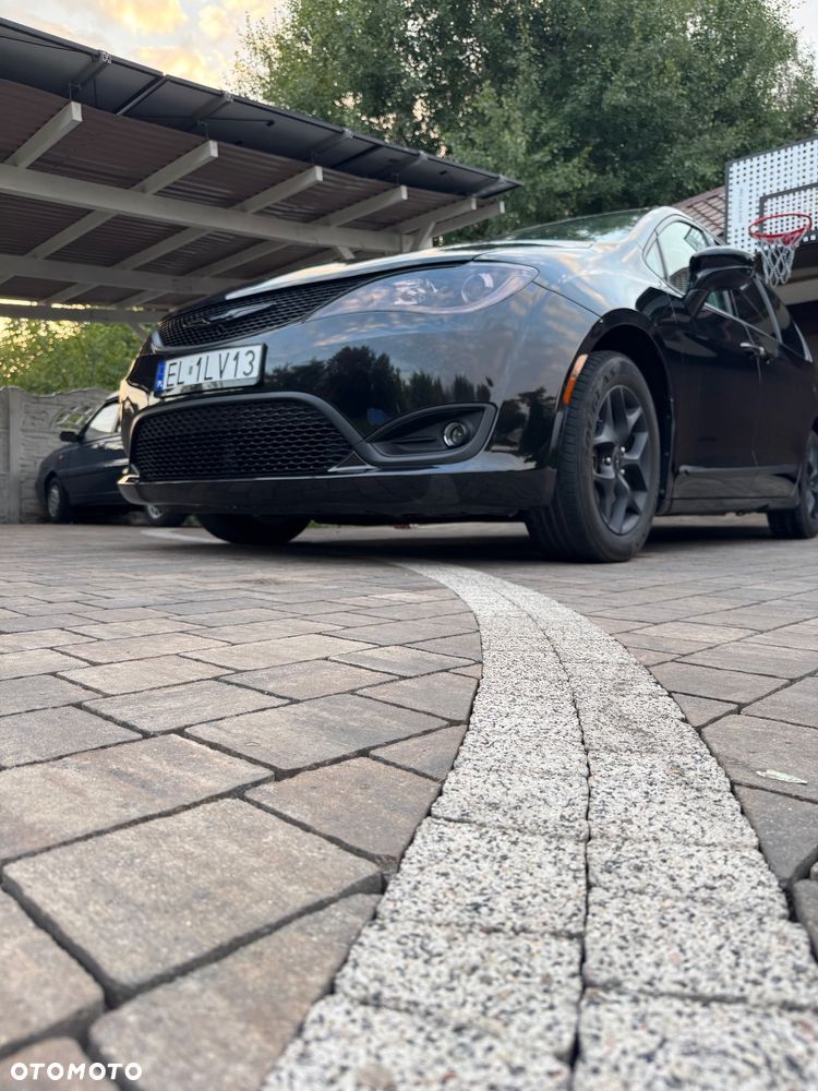 Chrysler Pacifica - 6