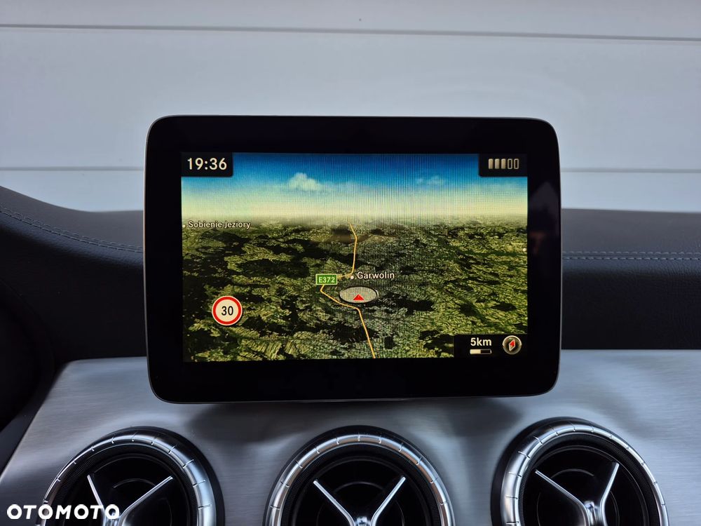 Mercedes-Benz CLA 250 4Matic 7G-DCT - 35