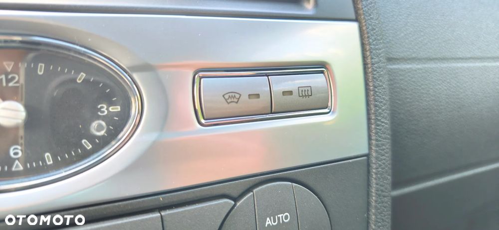 Ford Mondeo 1.8 Titanium X - 31