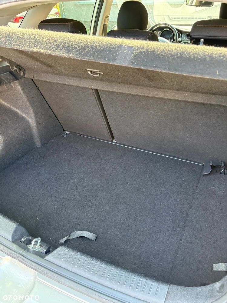 Kia Ceed - 12