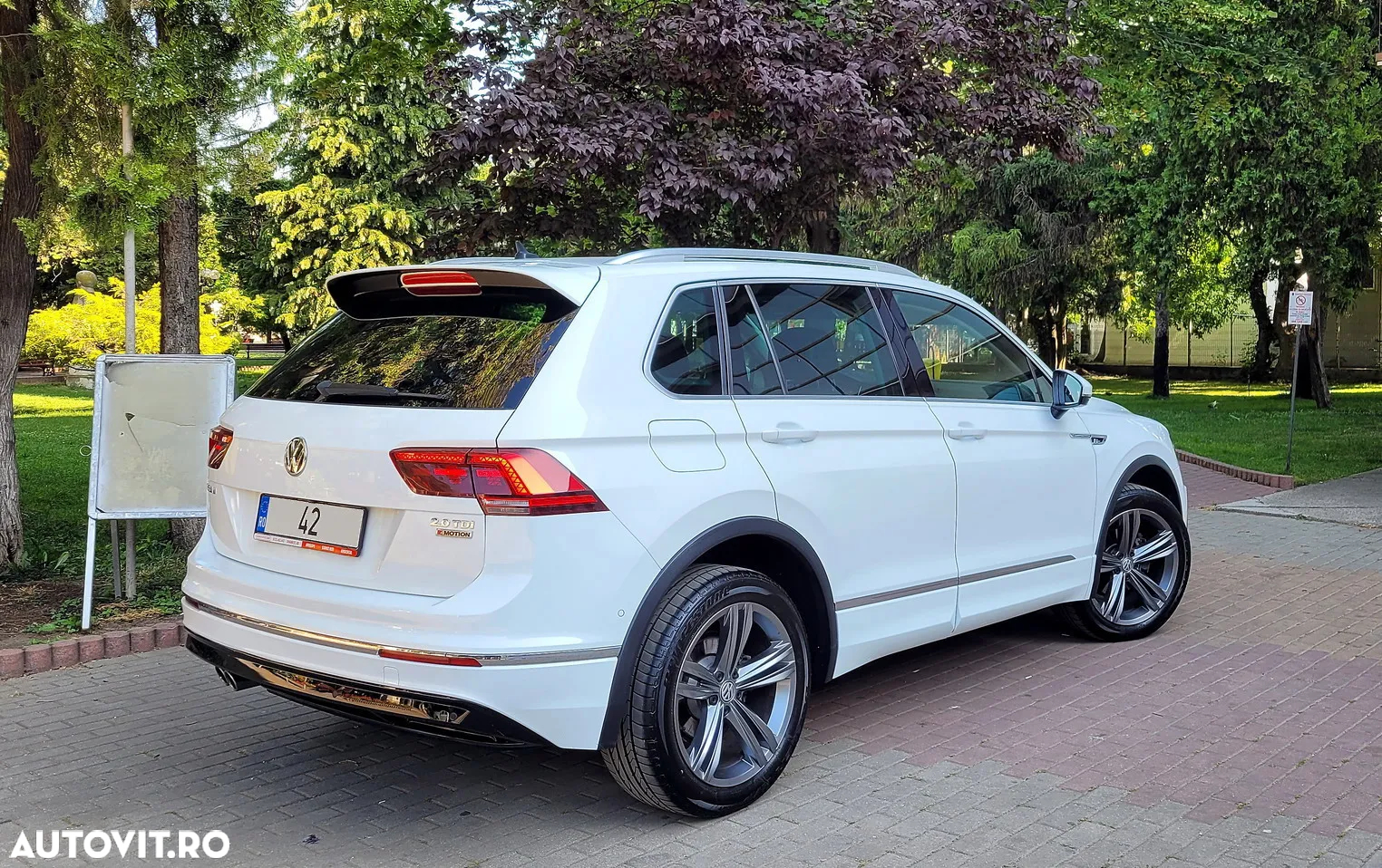 Volkswagen Tiguan - 2