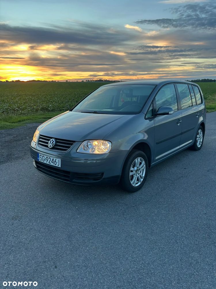 Volkswagen Touran 1.6 FSI Basis - 9