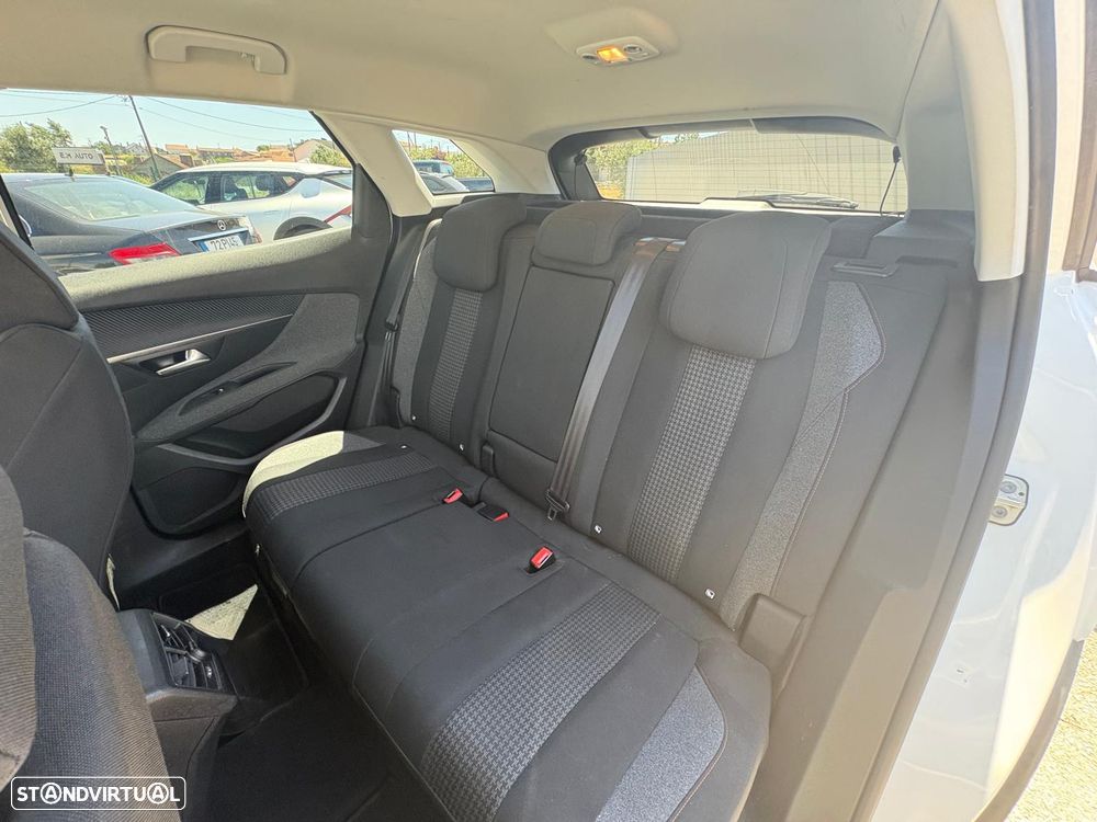 Peugeot 3008 PureTech 130 Stop & Start GPF EAT8 Active Pack - 11
