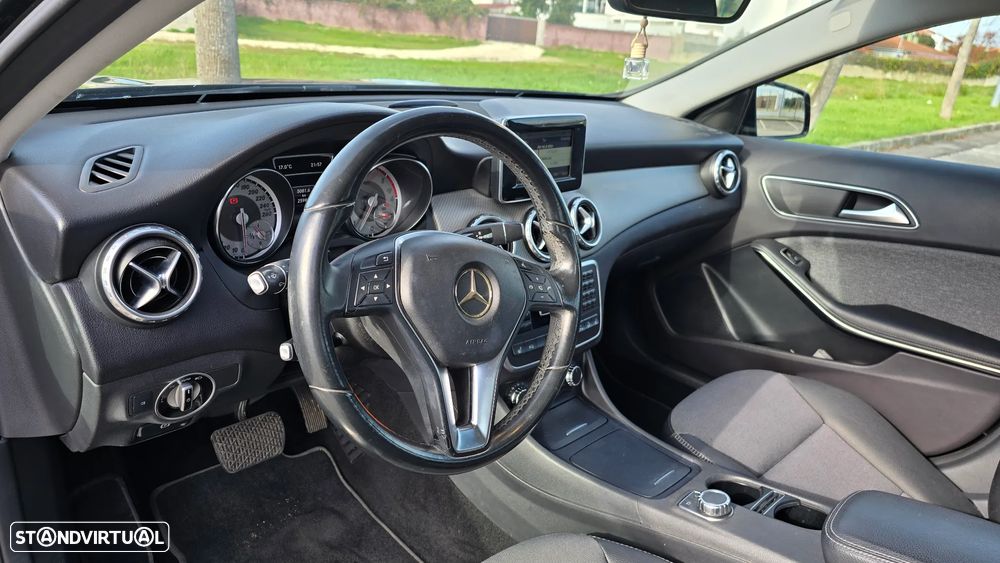 Mercedes-Benz GLA 220 CDI 4Matic 7G-DCT Urban - 13