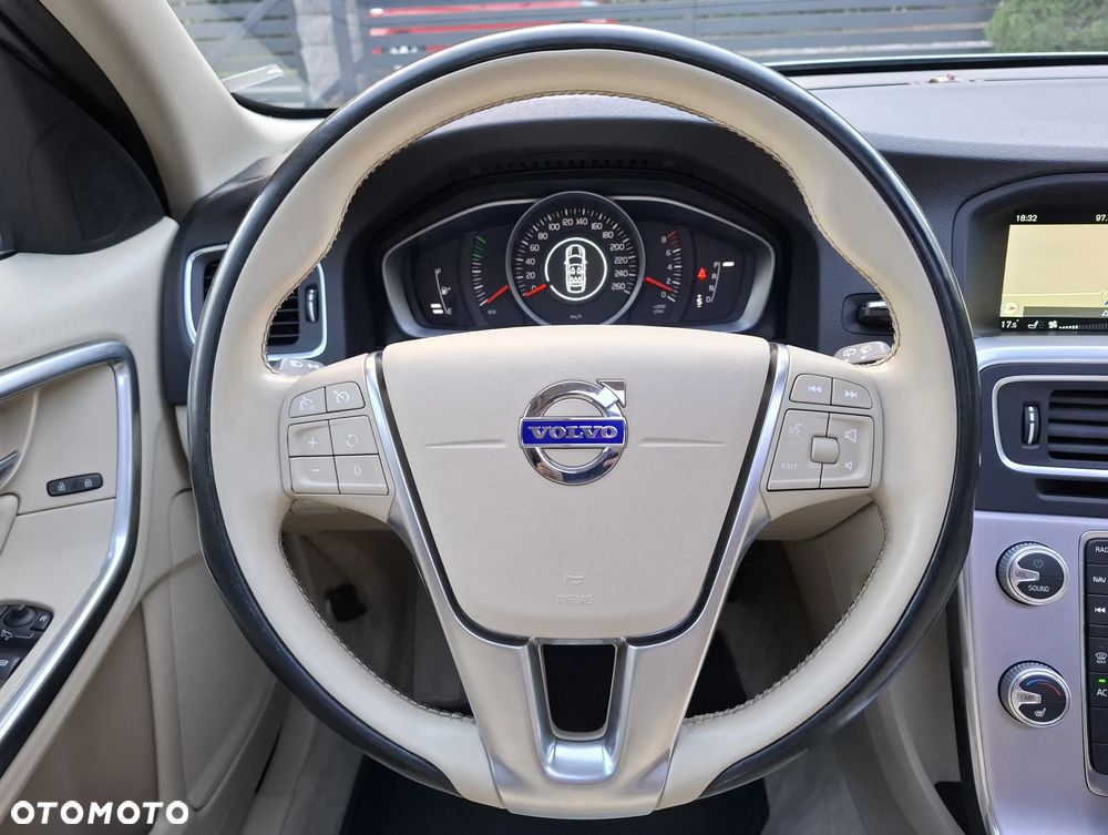 Volvo V60 T5 Drive-E Dynamic Edition (Momentum) - 16