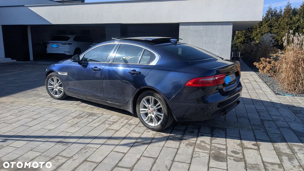 Jaguar XE - 3