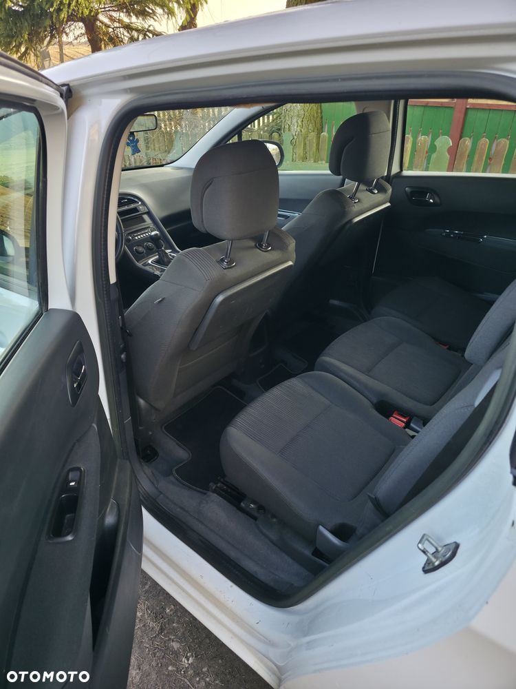 Peugeot 5008 - 12