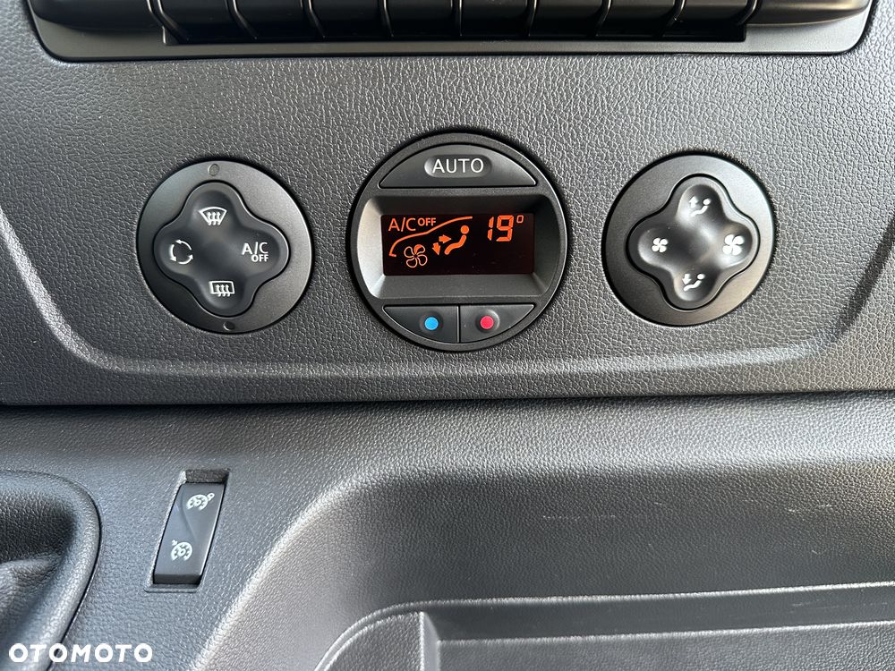 Iveco L4H2 Brygadowy 7 osób / Najbogatsza wersja wyposażenia / Koła bliźniacze / DMC 3500kg / Hak 3500kg / Niski przebieg / Salon PL / Stan jak nowy / Ładowność 904kg / FV23% - 37