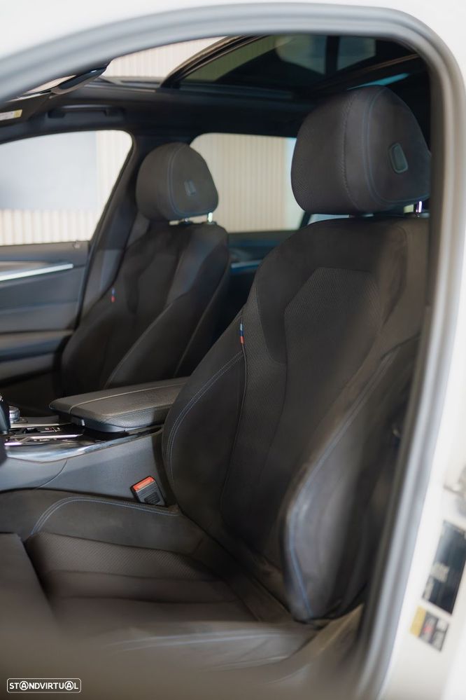 BMW 530 e Pack Desportivo M - 23