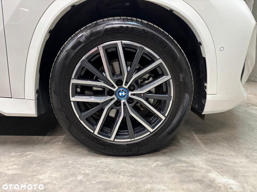 BMW iX1 eDrive20 66.5kWh M Sport - 24