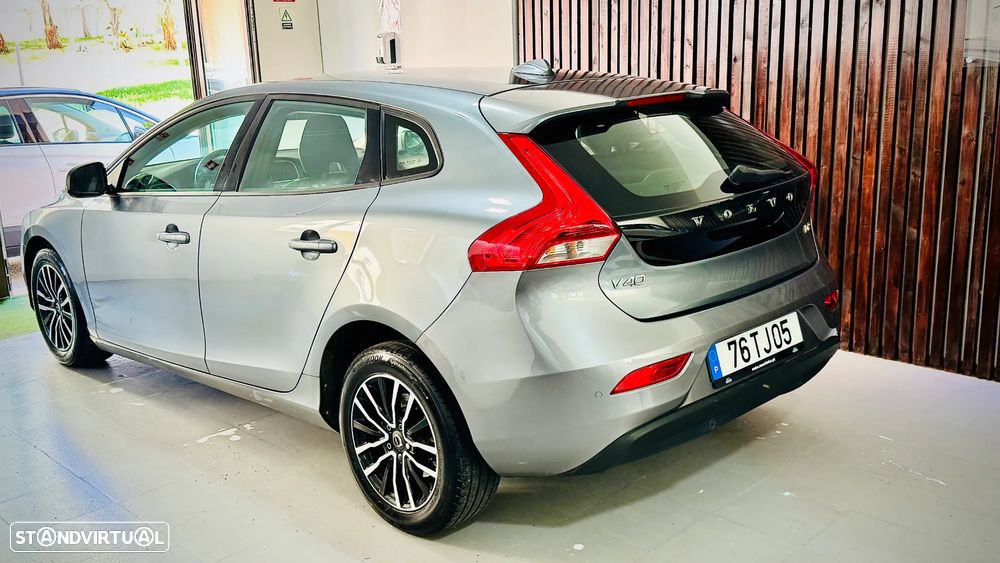 Volvo V40 2.0 D2 Momentum Geartronic - 9