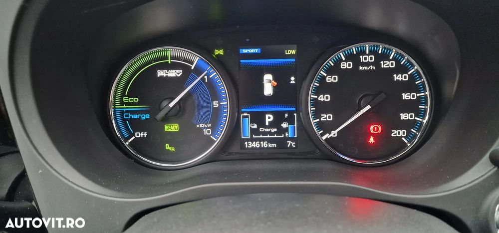 Mitsubishi Outlander 2.4 4WD Plug-In Hybrid Diamant+ - 25