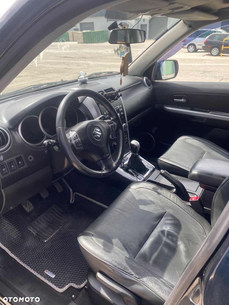 Suzuki Grand Vitara 2.4 Premium - 8