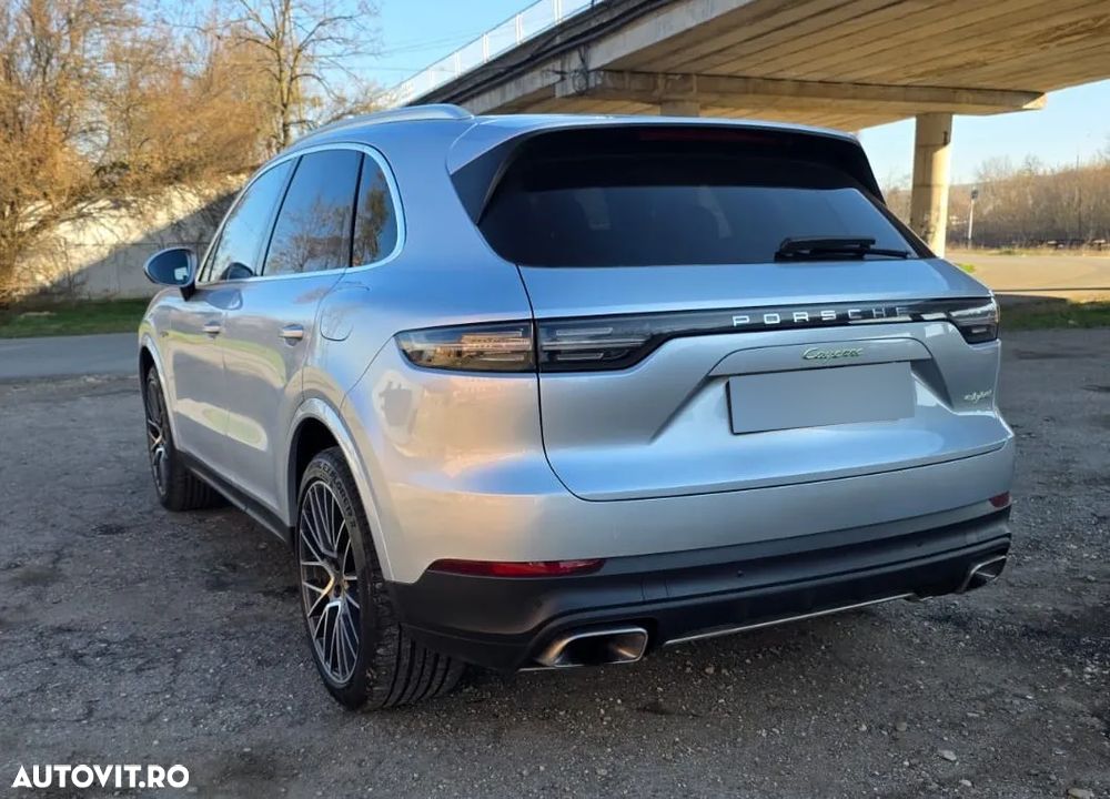Porsche Cayenne - 4