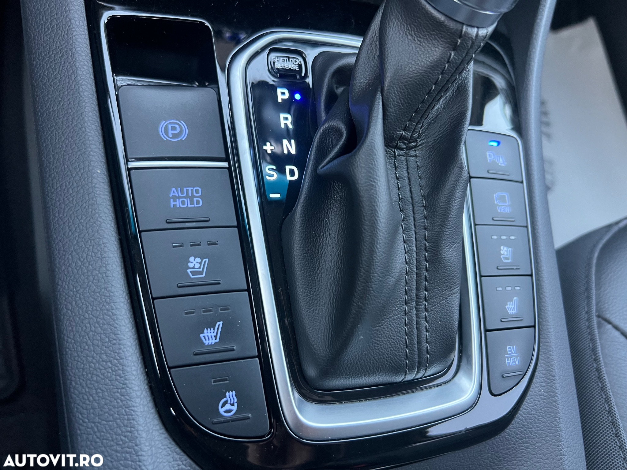Hyundai IONIQ Plug-In Hybrid 1.6 141CP Exclusive - 32