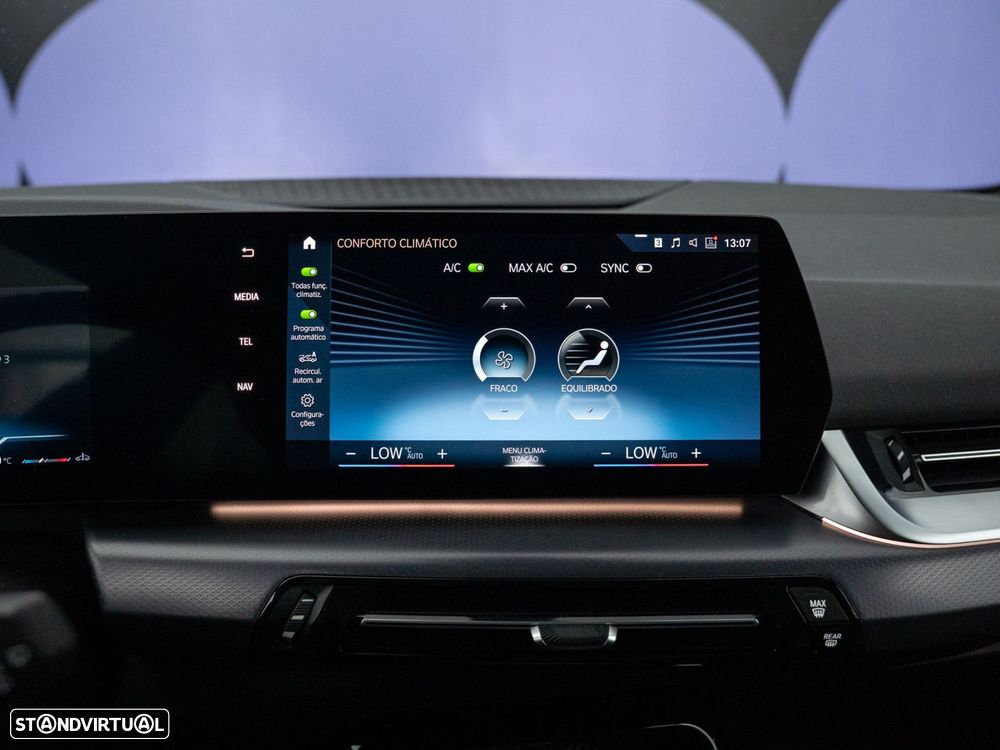 BMW 218 Active Tourer d Pack Desportivo M Auto - 32