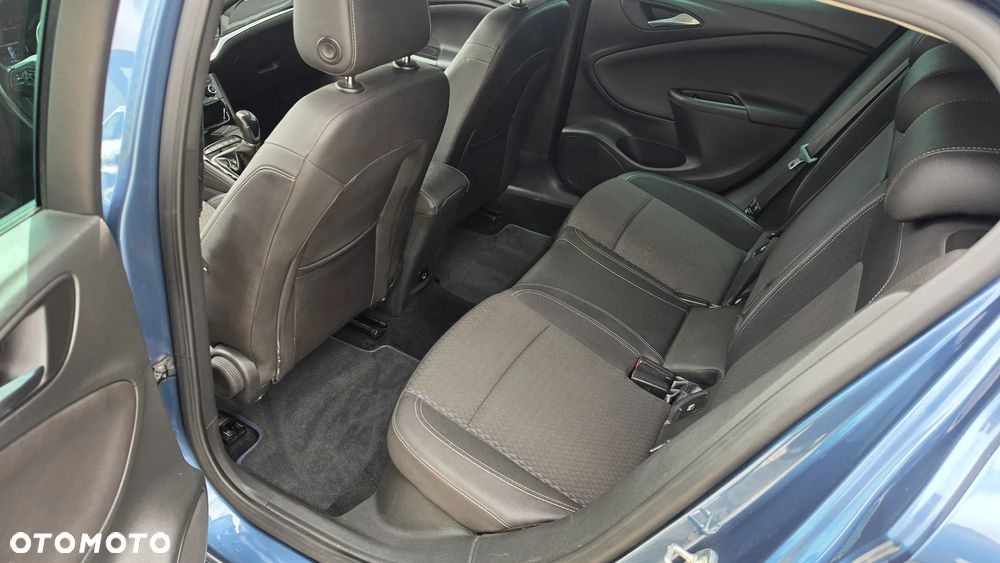 Opel Astra 1.6 D (CDTI) Start/Stop Dynamic - 10