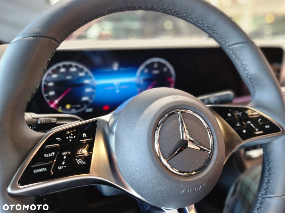 Mercedes-Benz Klasa V - 21
