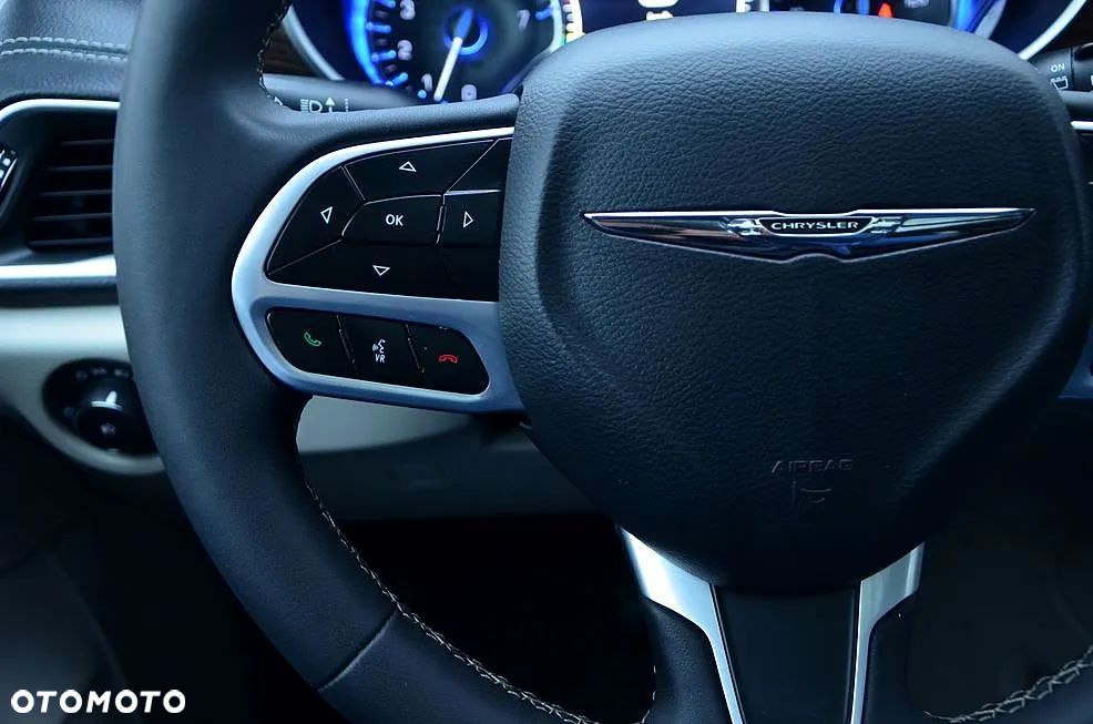 Chrysler Pacifica - 29