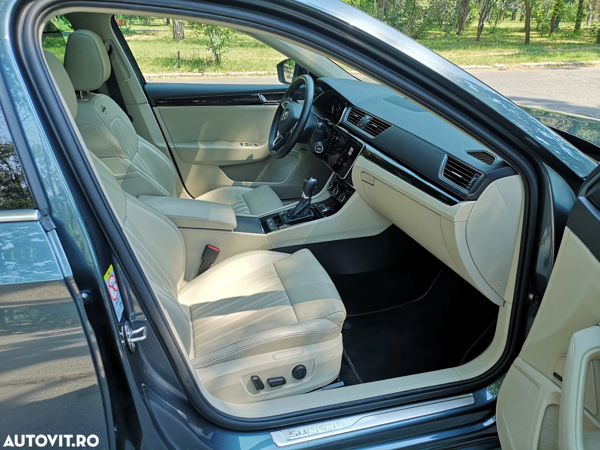 Skoda Superb 2.0 TDI DSG Laurin & Klement - 23