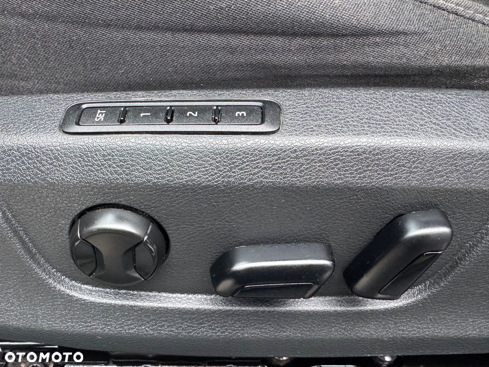 Skoda Superb 2.0 TDI DSG Premium Edition - 32